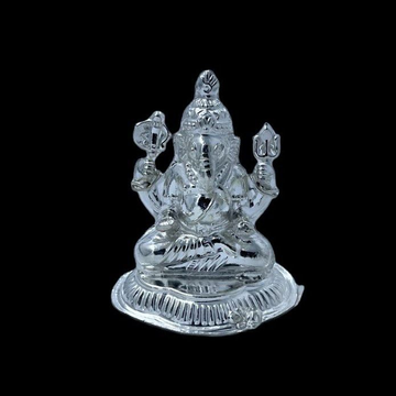Silver design in ganeshji (गजानन) idol
