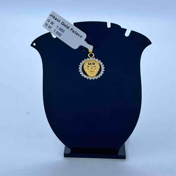 18k gold lion design pendant