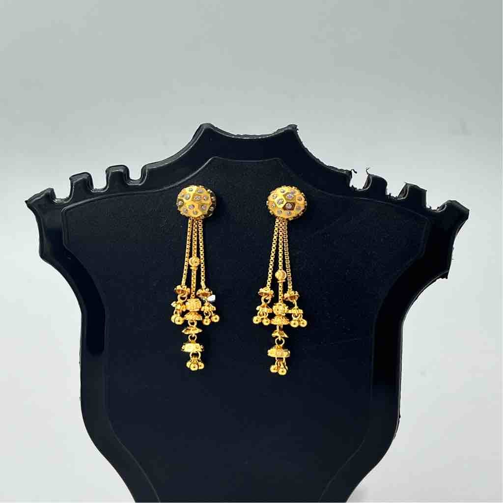 916 gold Platinum Heavy Latkan (सुई–डोरा) Design Earrings