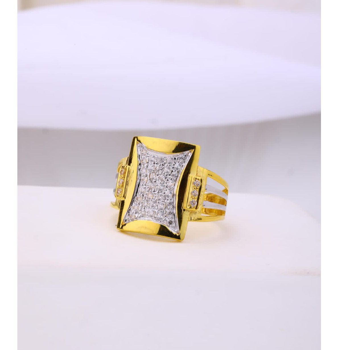 916 Gold Diamond Lite Weight Classy Gants Ring
